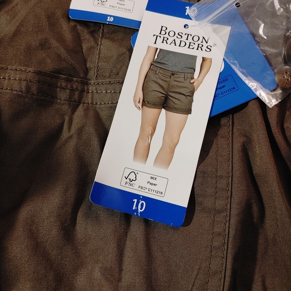 NWT Boston Traders Ladies’ Rolled Hem Bermuda Short Pockets Brown - Picture 4 of 12